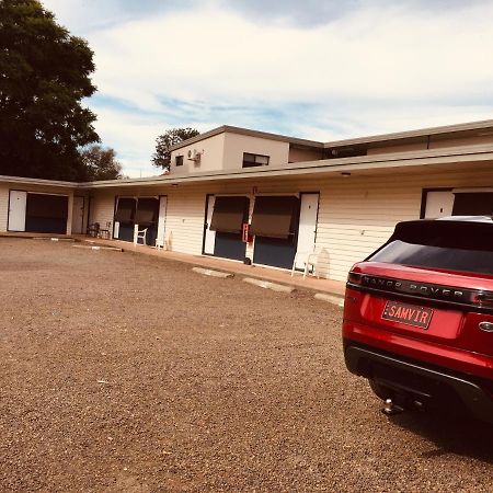 Red Cedar Motel Мъсуелбрук Екстериор снимка