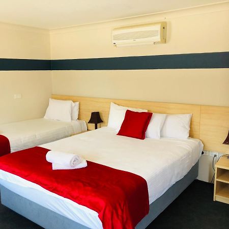 Red Cedar Motel Мъсуелбрук Екстериор снимка