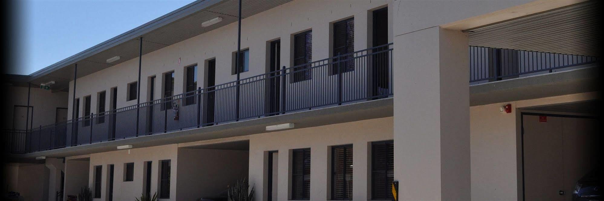 Red Cedar Motel Мъсуелбрук Екстериор снимка