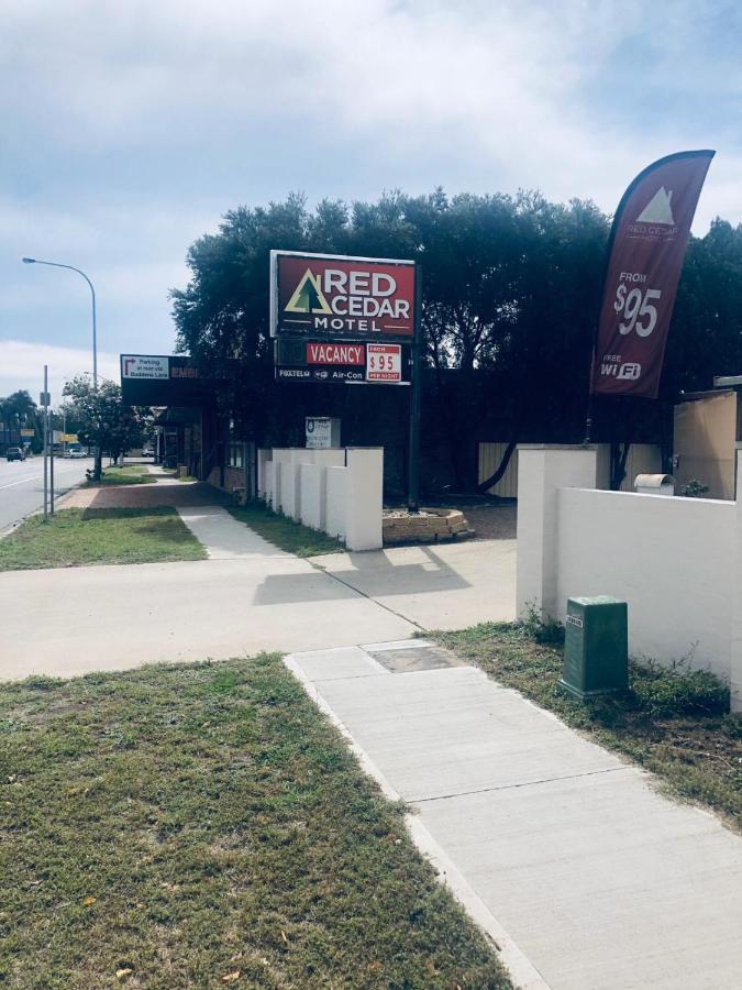 Red Cedar Motel Мъсуелбрук Екстериор снимка