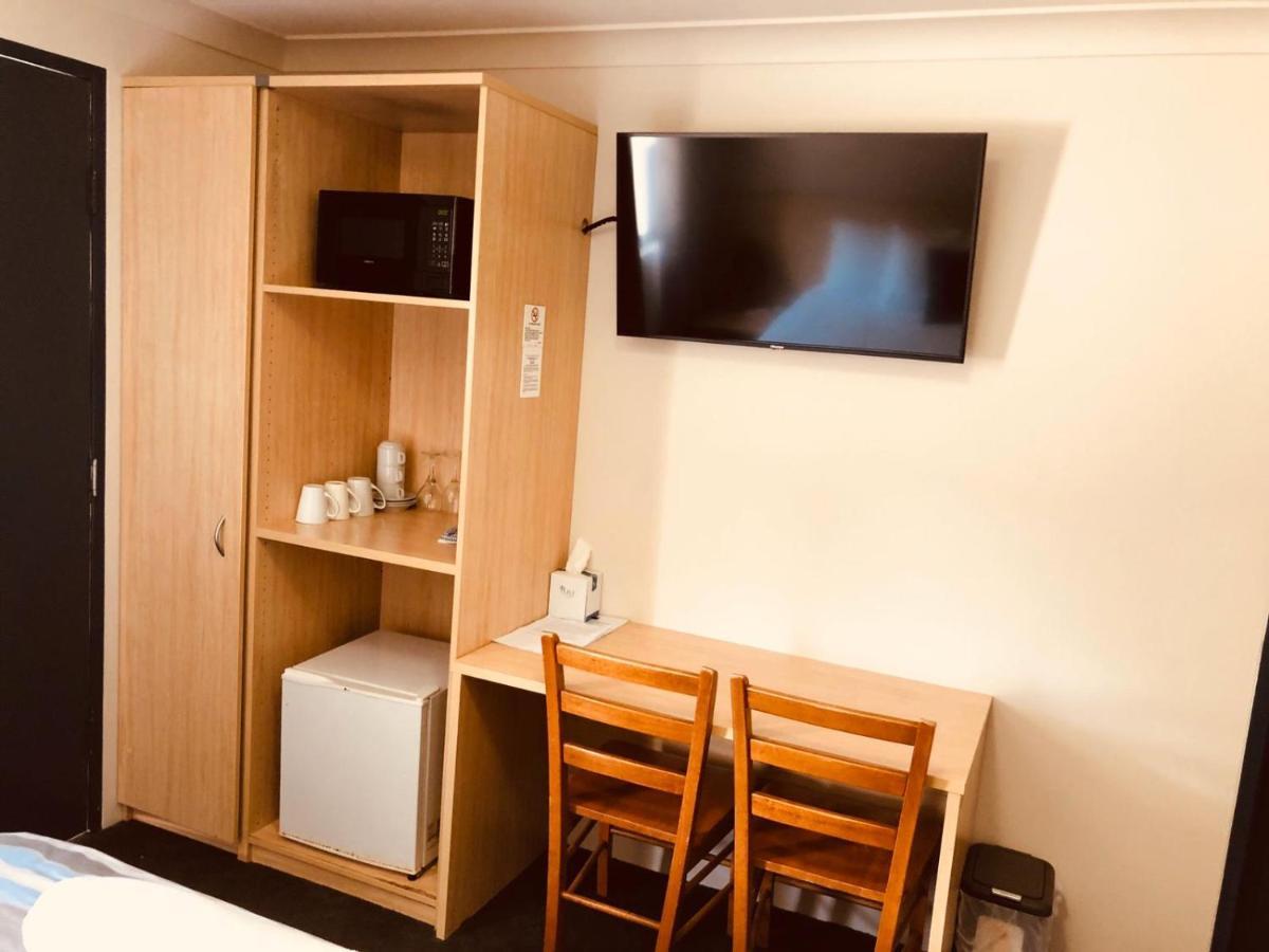Red Cedar Motel Мъсуелбрук Екстериор снимка