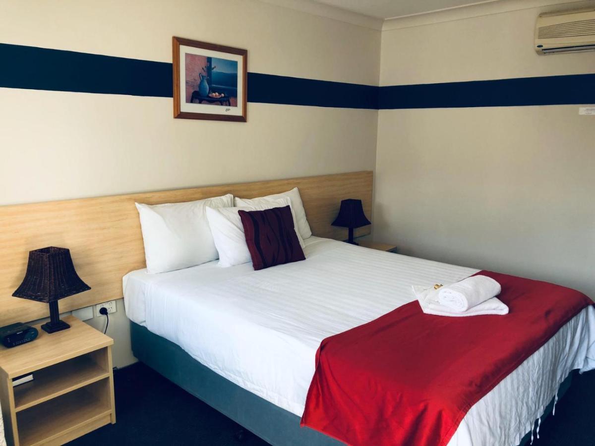 Red Cedar Motel Мъсуелбрук Екстериор снимка