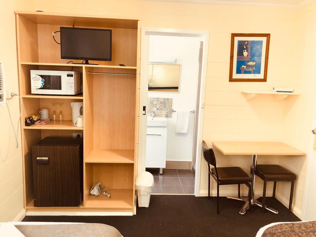 Red Cedar Motel Мъсуелбрук Екстериор снимка